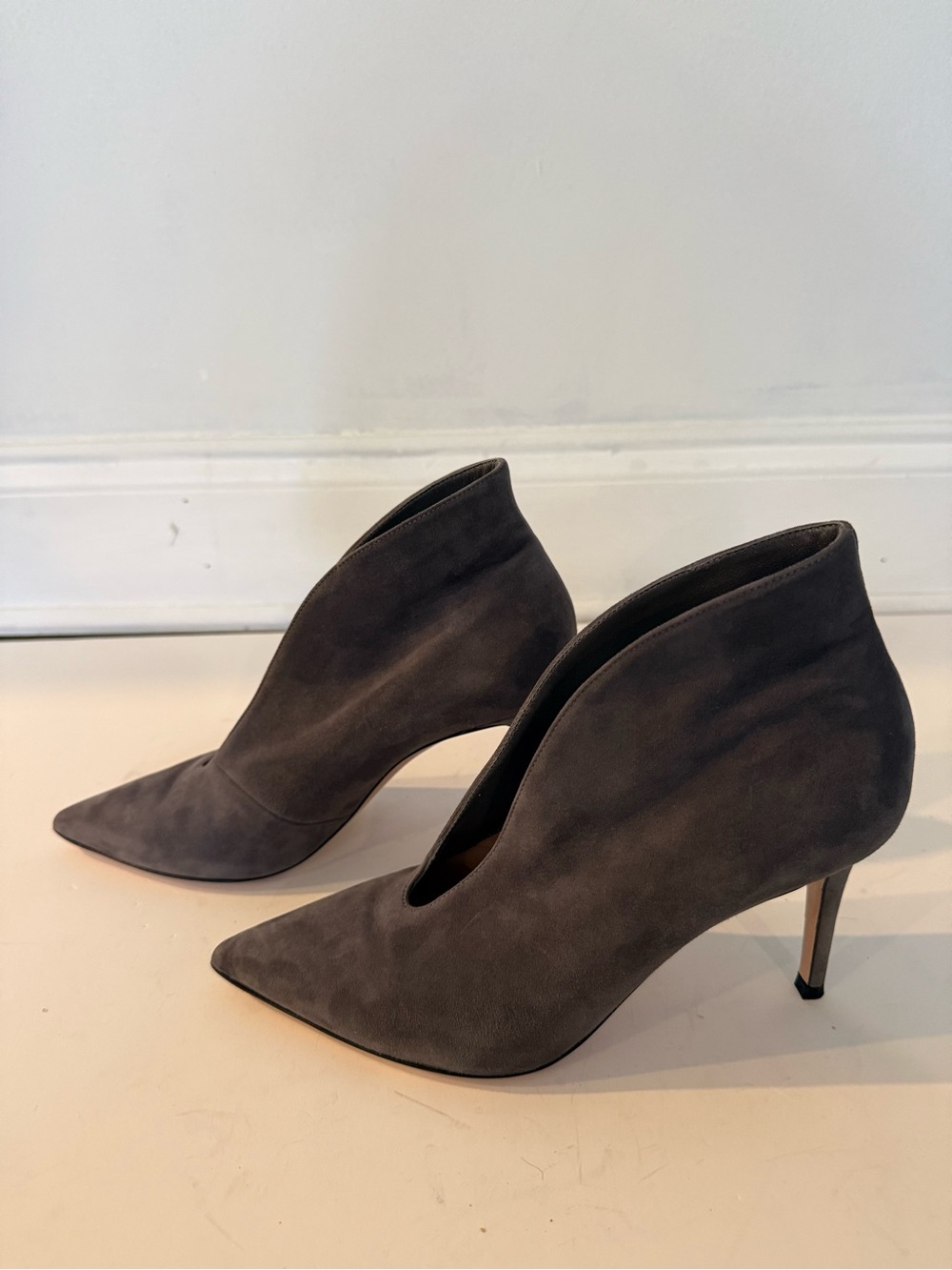 Gianvito Rossi Gray Suede Pointed Toe Stiletto Ankle Booties